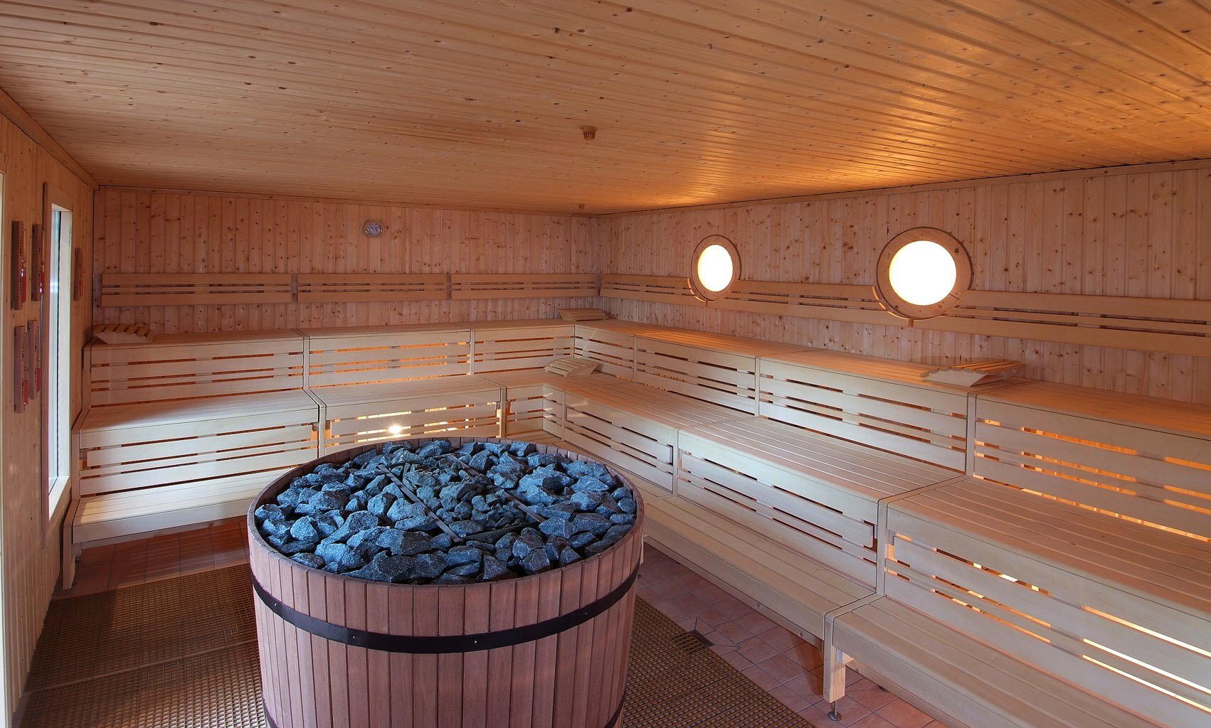Bönen-Sauna-Finnische-Sauna (2).jpg